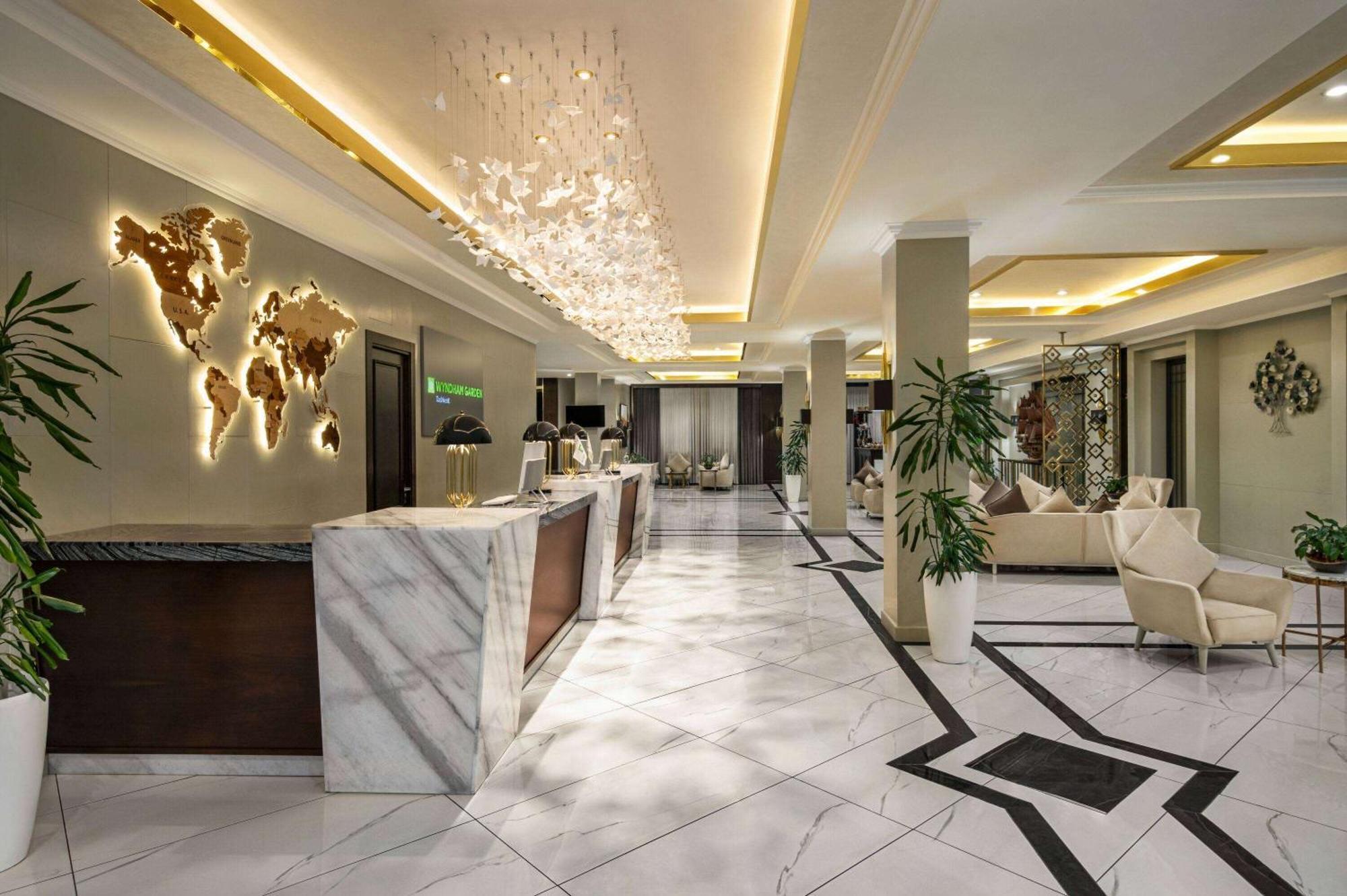Wyndham Garden Tashkent Hotel Buitenkant foto