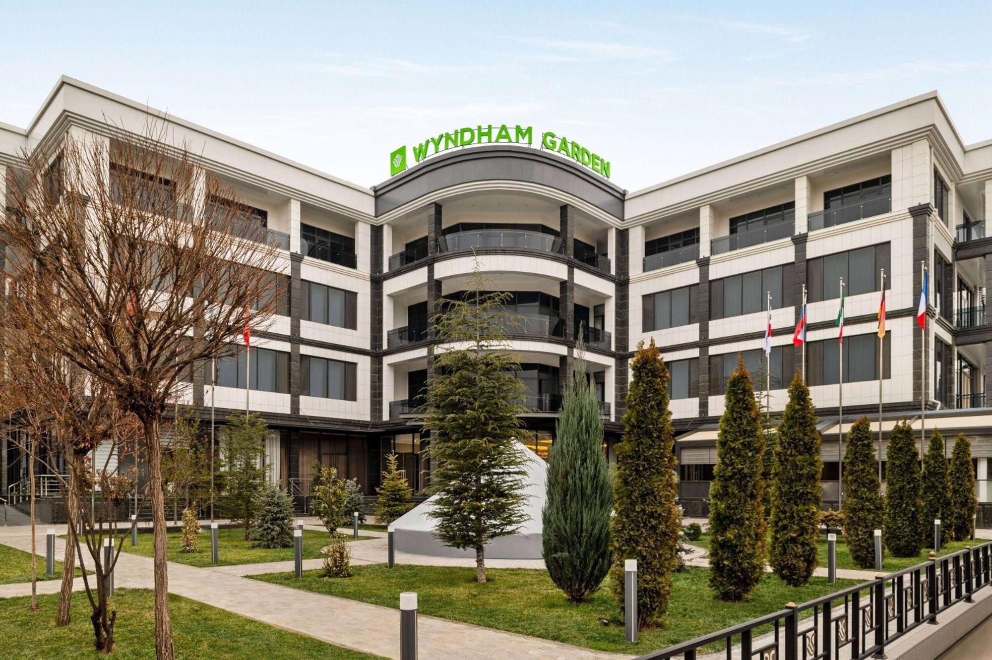 Wyndham Garden Tashkent Hotel Buitenkant foto